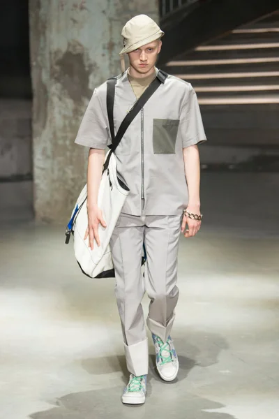 Look 22